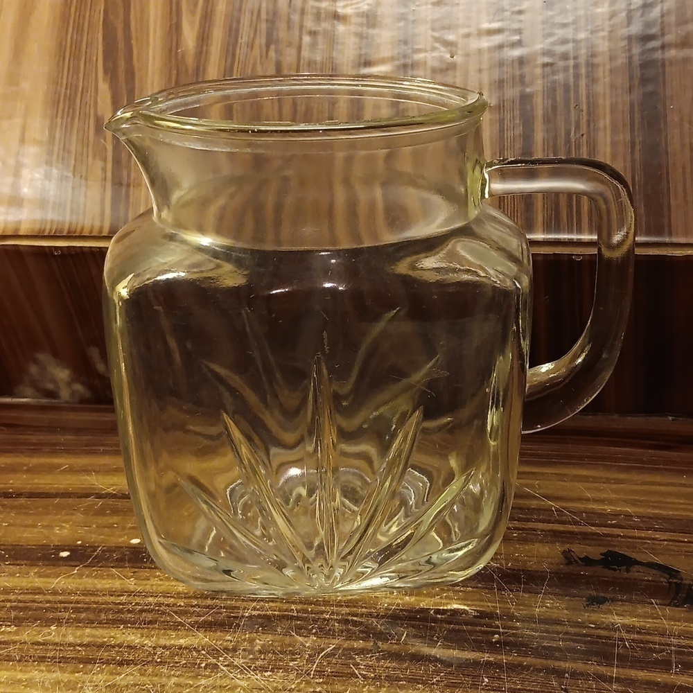 Vintage 1950s mcm Federal Glass Starburst 1 qt pitcher